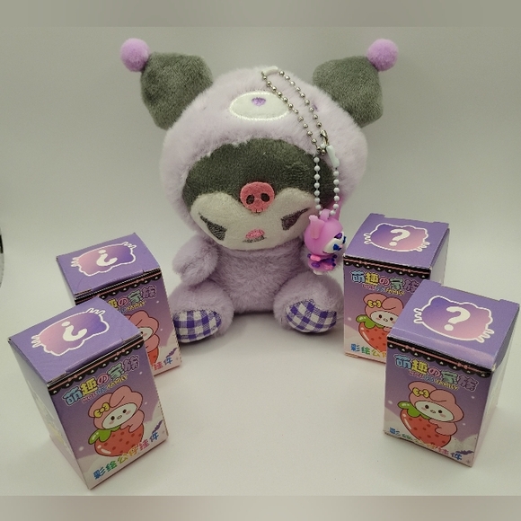 Kuromi Adorable Plush Keychain & 4 Hello Kitty & Friend Blind Box Keychains - Picture 2 of 2
